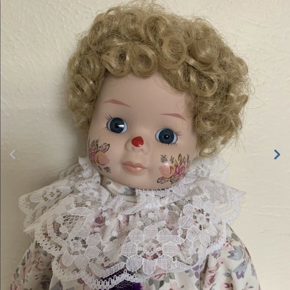 DYNASTY DOLL ‘DIMPLES’ with stand‎
